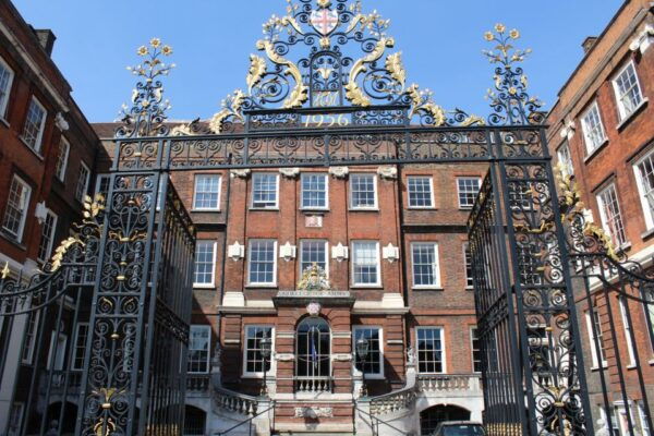 London 007 James Bond Bus Tour - Meeting Point and Directions