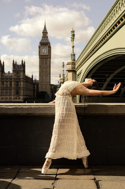 London: 1980s-Inspired Photoshoot at Iconic Landmarks - Who Will Love This Tour?
