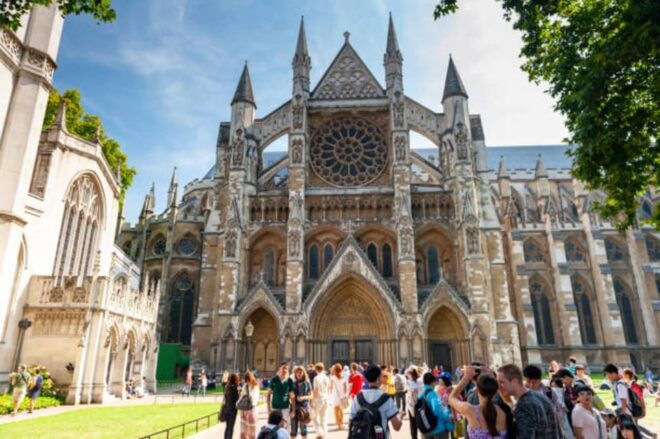 London: 50+ Sights Taxi Tour & Westminster Abbey Entry - Pickup and Accessibility