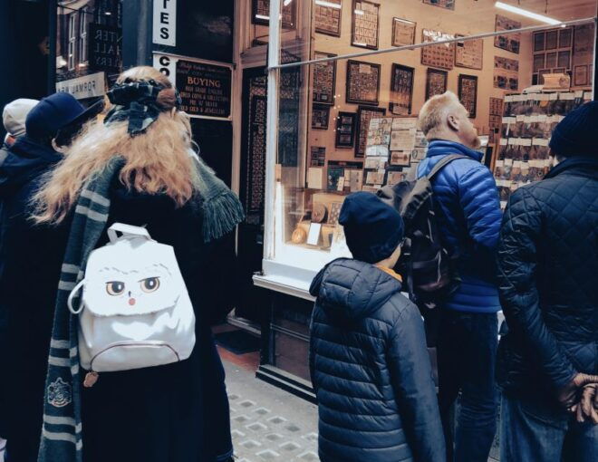 London: 7 Occult and Witchcraft Secrets With a Writer - St Jamess Palace: Meeting Point