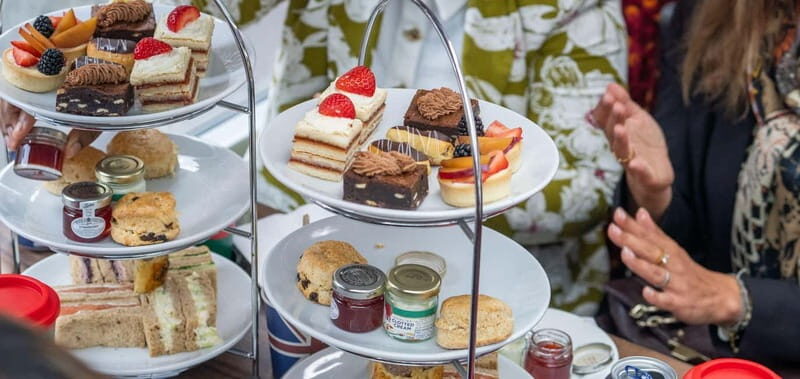 London: Afternoon Tea Bus & Buckingham Palace Entry Option - London: Afternoon Tea Bus & Buckingham Palace Entry Option – A Practical Review