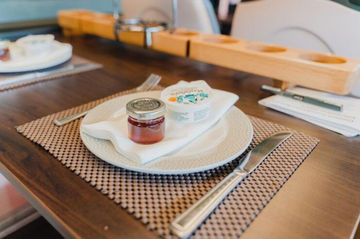London: Afternoon Tea Bus With a Glass of Prosecco - Experience Highlights