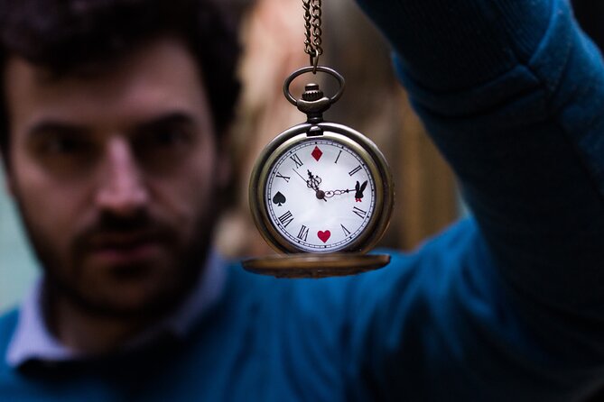 London "Alice in Wonderland" Self-Guided Mobile Scavenger Hunt - Unique Features