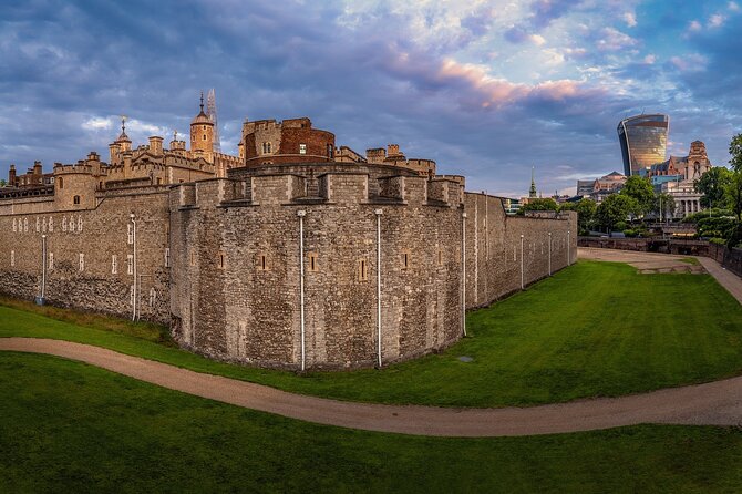 London and Hampton Court Palace Private Tour With Admission - Pricing and Group Size