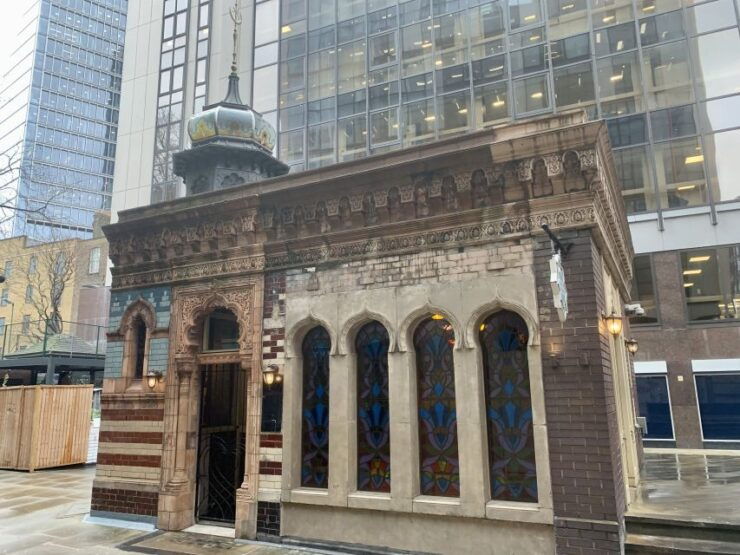 London: Another Brick in the Wall Self-Guided Audio Tour - Experience