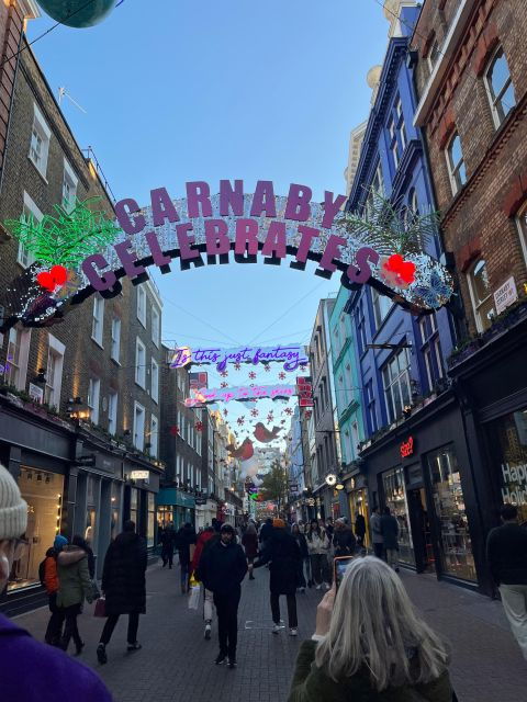 London: App-Based Christmas Lights Game and Audio Guide - Duration and Audio Guide