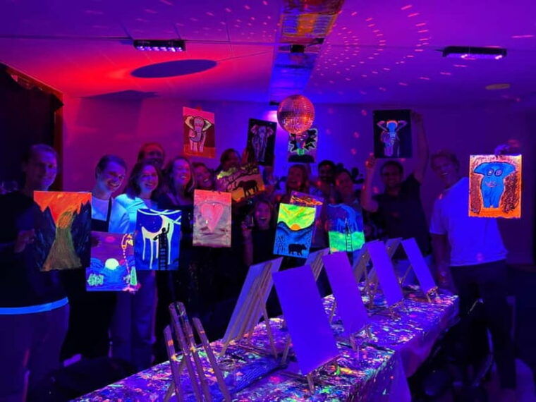 London: Bottomless Sip & Paint in the Dark - Who Will Love This Experience?