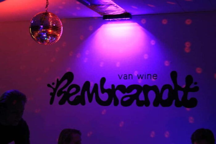 London: Bottomless Sip & Paint in the Dark - Frequently Asked Questions