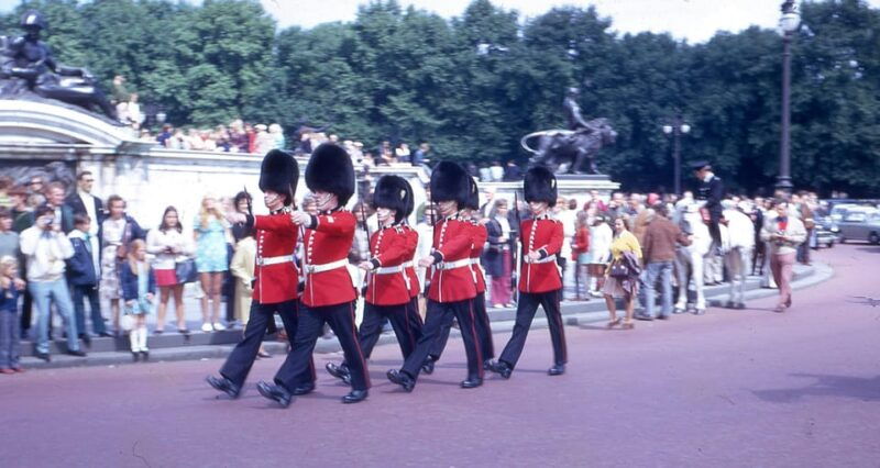 London: Buckingham Palace and Changing of the Guards Tour - Good To Know