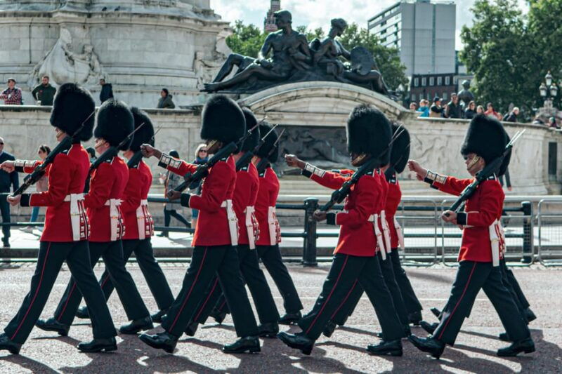 London: Buckingham Palace and Changing of the Guards Tour - The Meeting Point and Start