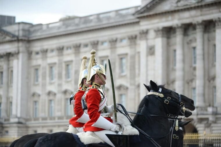 London: Buckingham Palace and Changing of the Guards Tour - The Walking Tour