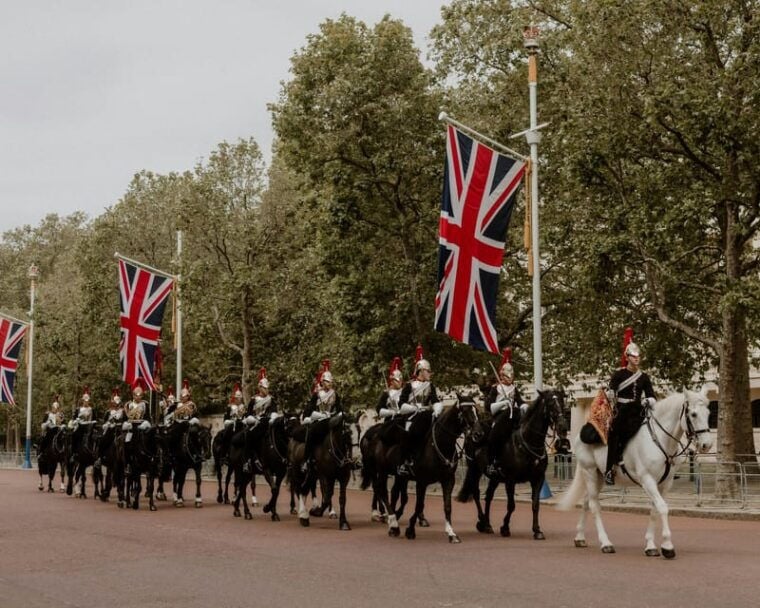 London: Buckingham Palace and Changing of the Guards Tour - The Changing of the Guard