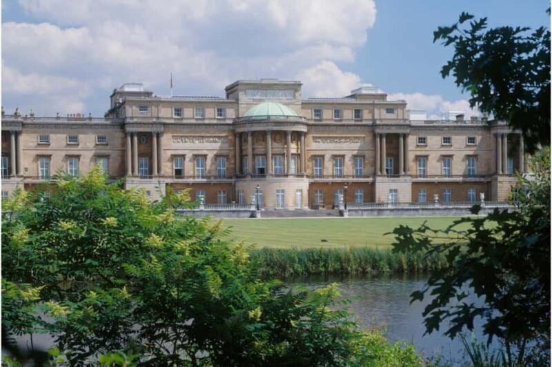 London: Buckingham Palace and Tea at The Clermont Hotel - Good To Know