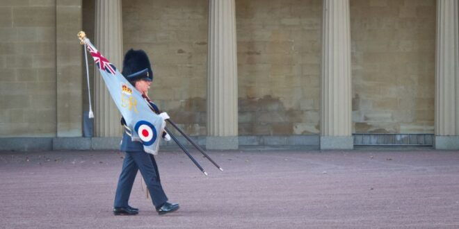 London: Buckingham Palace Changing of the Guard Guided Tour - Reservation Details