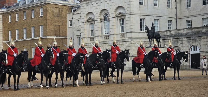 London Buckingham Palace Half-Day Walking Tour - What the $115 starting price should mean to you