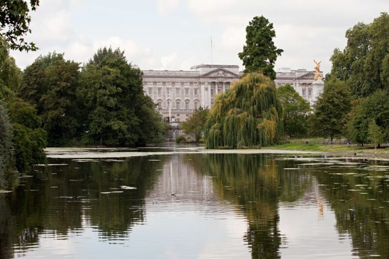 London: Buckingham Palace Ticket and Afternoon Tea Bus Tour - FAQs