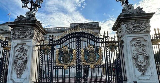 London: Buckingham Palace & Westminster Guided Walking Tour - Similar Tours
