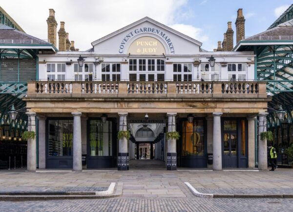 London: Central Dickens-themed Exploration Smartphone Game - Directions