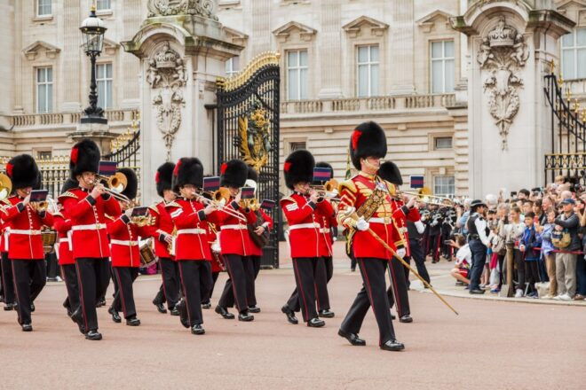 London: Changing of the Guard & Buckingham Palace Ticket - Highlights