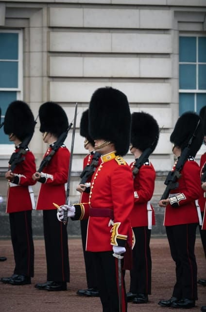 London: Changing of the Guard Experience Private Tour Guide - Meeting and Communication