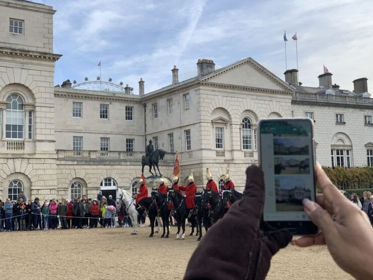 London: Changing of the Guard Private Group or Family Tour - Experience