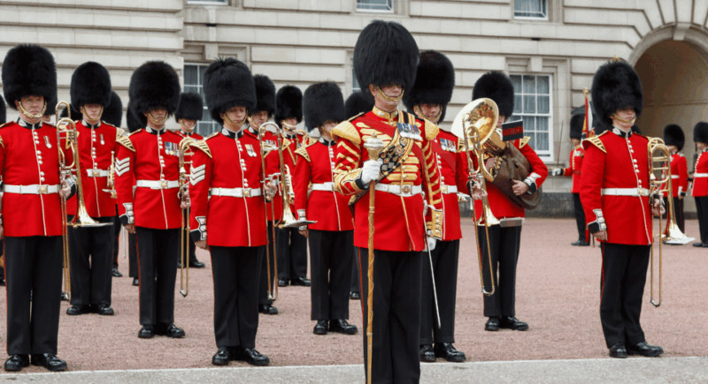 London: Changing of the Guard & Royal London Walking Tour - Good To Know