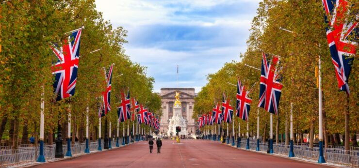London: Changing of the Guard Self Guided Walking Tour - Experience Highlights