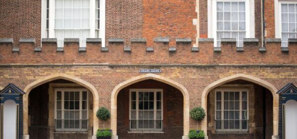 London: Changing of the Guard Self Guided Walking Tour - Common Questions