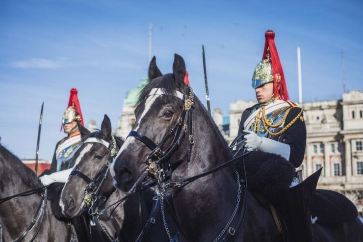 London: Changing of the Guard Walking Tour - Tour Experience