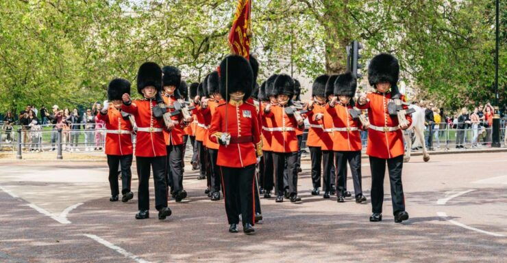 London: Changing of the Guard Walking Tour Experience - Tour Details