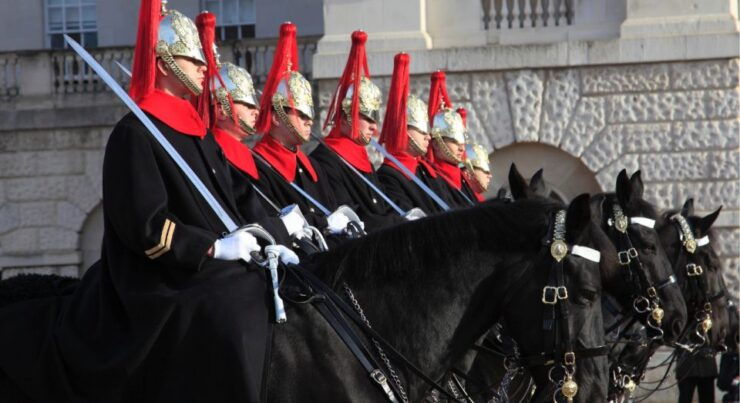 London: Changing of the Guard Walking Tour - Experience Highlights