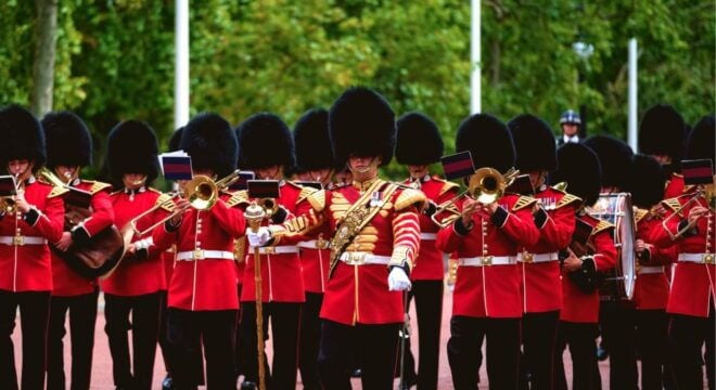 London: Changing of the Guard Walking Tour - Meeting Point and Check-in