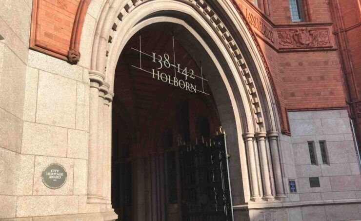 London: Charles Dickens' Journey Exploration Game - Experience