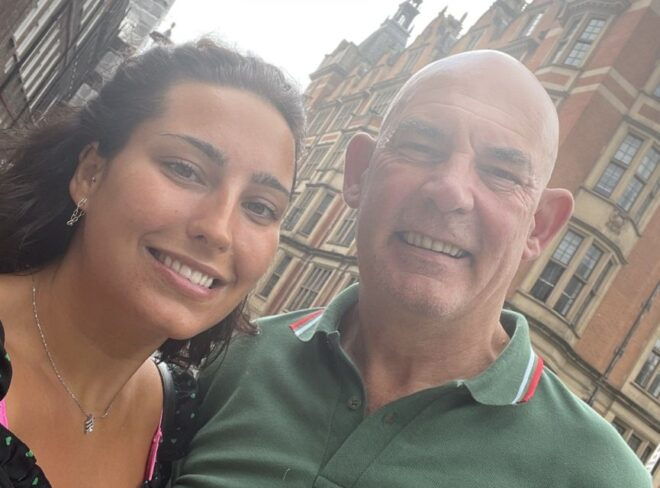 London: Charles Dickens' Journey Exploration Game - Full Description