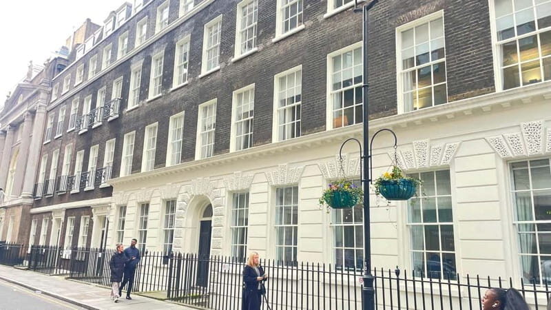 London: Charles Dickens Walking Tour for Small Groups - End of Tour at the Starting Point