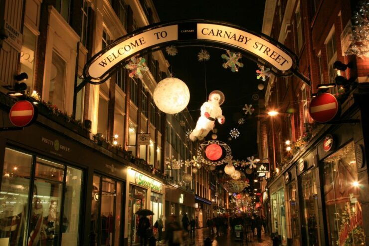London: Christmas Eve City Tour With Dinner & Midnight Mass - Experience the Magic of Londons Christmas Lights