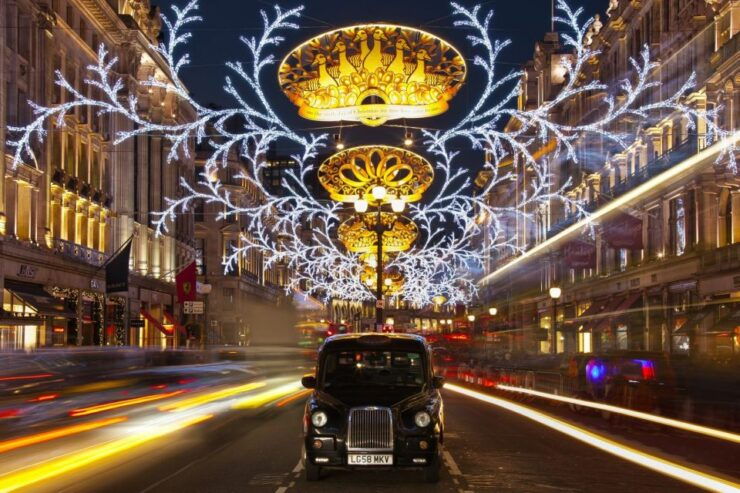 London: Christmas Eve City Tour With Dinner & Midnight Mass - Indulge in a Festive 3-Course Christmas Dinner
