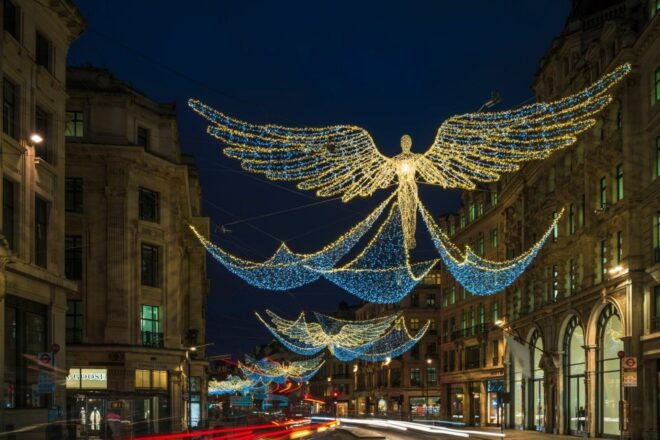 London: Christmas Eve City Tour With Dinner & Midnight Mass - Attend Midnight Mass at St Martin-in-the-Fields Church