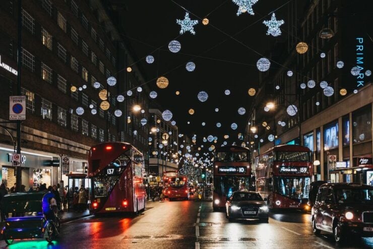 London: Christmas Lights Bus Tour - Experience