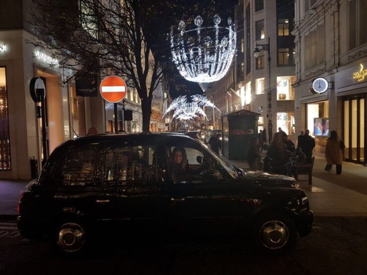 London: Christmas Lights Tour in a Black Cab - Experience Highlights