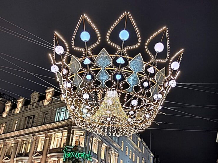 London Christmas Sparkle Private Walking Tour - Tour Experience