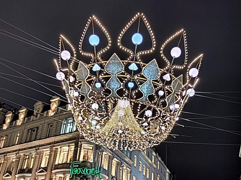 London Christmas Sparkle Walking Tour Small Group - Good To Know