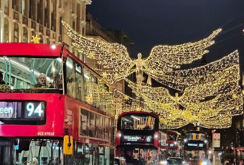 London Christmas Sparkle Walking Tour Small Group - Secret Market and Iconic Landmarks