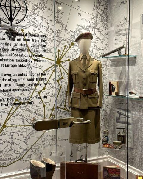 London: City of Spies Tour With Cocktail and Dinner - Q&A Session and Dinner at an Exclusive Private Club