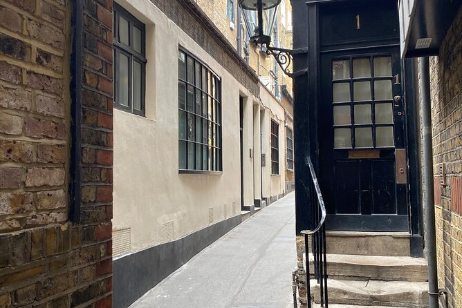 London (Covent Garden) Scavenger Hunt and Sights Self-Guided Tour - Opportunity to Explore Hidden Places