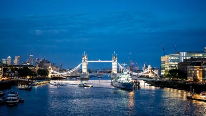 London: Discover Pass with HOHO Bus Tours, Cruise and Walks - Who Should Consider This Tour?