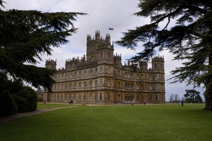 London: Downton Abbey, Cotswolds, and Highclere Castle Tour - Downton Abbey Experience