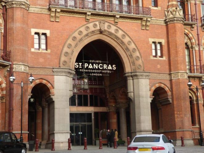 London: East End Food Walking Tour With 8 Stops - Award-Winning Fish and Chips