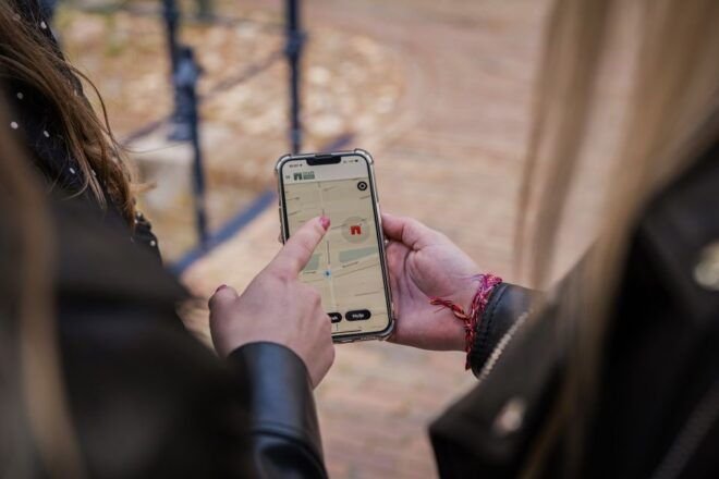 London: Escape Tour & Self-Guided Citygame - Play With Friends or Family