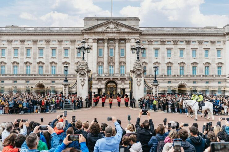 London: Experience the Changing of The Guard - Full Description